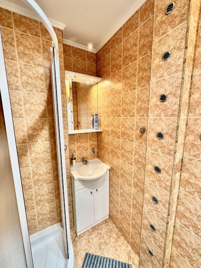 Ferienwohnung Sun Clima/Ac Metro X2 Fast Wifi 500 Mbs 70'Tv Netflix Appletv Hbo Warschau Exterior foto